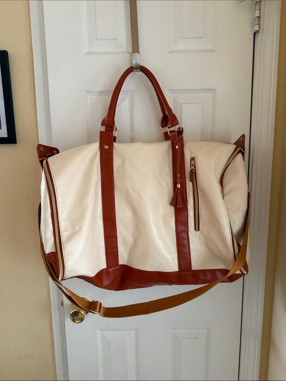Classic Cream & Brown Weekender Bag - Unbranded